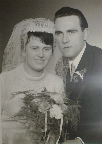 Svatební fotografie Františka Stefanida a Marie, roz. Mužíkové, 1968