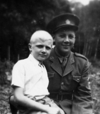 Milan Černín s Antonem Popovičem, který přišel do Ostravy s Rudou armádou / 1945