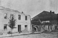 Dům v Osoblaze, kde Milan Černín bydlel s rodiči v prvních letech života / asi 1947 