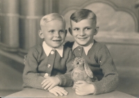 Antonín Lébr s bratrem Jiřím, Praha, 1947