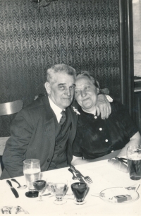 Antonín Lébr, teta a strýc Kindlovi, Kladno, 1970