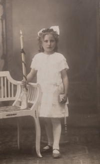 Maminka pamětnice Gertruda Dýblová v šesti letech 