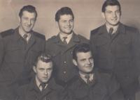 Roman Jelínek, manžel Milady Jelínkové (vlevo dole)