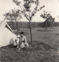 Milada Jelínková s dcerou Ivou, Zborov 