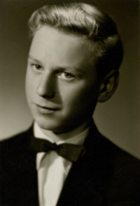 Photographs from the graduation board at the eleven-year high school in Jablonec n. N., 1959
