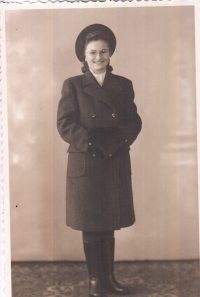 Anděla Plačková v Brně v roce 1944 při zkoušce na pedagogickou školu