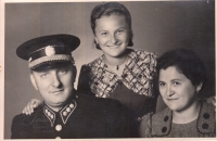 Anděla Plačková s rodiči v Brně v roce 1942