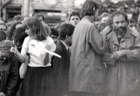 Demonstrace k 21. srpnu 1968, Nezávislé mírové sdružení, 1988, Praha. Na fotce Hana Marvanová