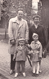 S manželem a dětmi, 1963