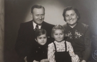 Dýbl family, 1943