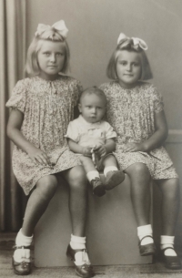 Květuše, Alois a Irena Dýblovi, 1946