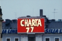 Neonové nápisy před Stockholm Stadsteater, benefiční večer (1983)
