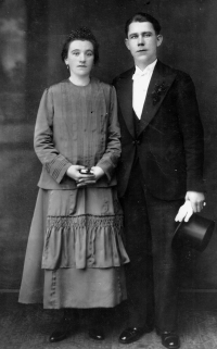 Rodiče pamětnice Hildegarda a Josef Irzikovi, začátek 30. let