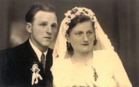 Svatební fotografie Zdenky Petruželové, rok 1951