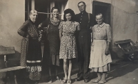 Zleva Anna Hornická, babička Marie, vpravo prababička ze strany matky, uprostřed matčina sestra