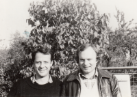 Jan Litomiský (vpravo) s Petrem Uhlem v době nuceného dohledu