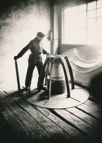 Josef Sedloň při práci