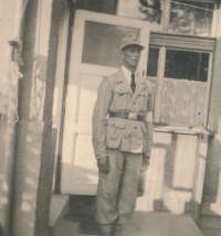 Jan Nový jako člen revolučních gard (RG), 1945
