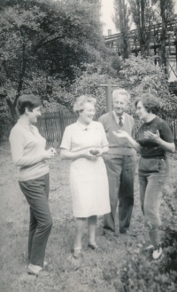 Eva Valentová (left) with her husband’s parents, 1970