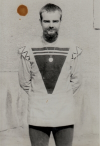 Leoš Mlčák na vojně, průvod městem při příležitosti výročí jeho založení, Kežmarok, 1969