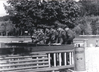 Na vojně, podpl. František Mansfeld druhý zprava, Zdeněk Hájek čtvrtý zprava, Prešov, 1958