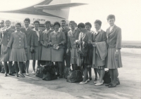 Před odletem do Tokia, Věra Hrabáková zcela vpravo, 1963