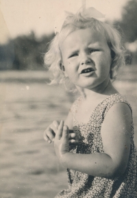 Jako tříletá, 1944