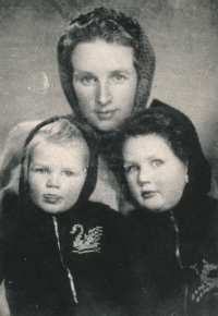 Four-year-old Karel Kovanda (on the right) with his mother and younger sister Maria