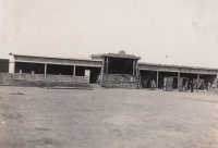 Lidový dům Plzeň Karlov – tribuna u cvičiště, 30. léta