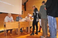 Křest knih Krkonošský herbář a Dřeviny s dr. Janem Štursou, autorem textů a nakladatelem panem Pavlíkem, Správa KRNAPu Vrchlabí 2017