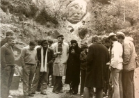 Z recestické výstavy umění v roce 1978 v lomu v Podůlší - tesání busty Leonida Brežněva