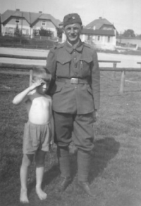 Václav Šašek with his father