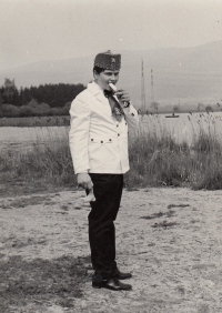 František Bauer v tradiční řeznické uniformě v roce 1973
