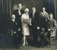 Wedding photo of the witness's parents from 1927