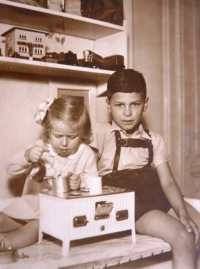 Pamětnice s bratrem Georgem, 1937