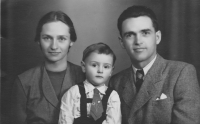With his parents, Christmas 1941