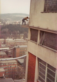 Working on the skyscraper Jednadvacítka, 1990