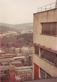 Jan Rozsypal sitting on the skyscraper Jednadvacítka, 1990