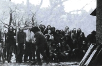  Silvestr pořádaný Emilem Juřenou, na fotce stojící zprava: Zlata Kaprálová, Emil Juřena, Jan Kaprál, Lípy u Prostějova 1982