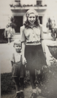 The witness with her younger brother Tomas, 1947