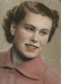Marie Kurková na ateliérovém snímku z roku 1953


