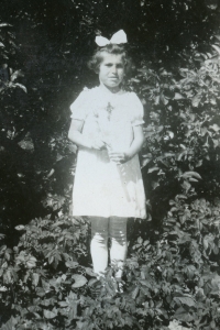 Marie Kurková na prvním svatém přijímání v roce 1948