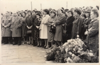 Pieta při odhalení pomníku ženského koncentračního tábora ve Svatavě, 1965