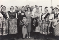 Odhalení pomníku ženského koncentračního tábora ve Svatavě v roce 1965