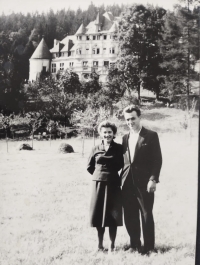 Oľga Domanická with her husband Pavel near the Kunerad Castle