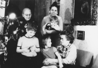 The Jiřička family (1st row from the left: Jan Jr., Lucie, the witness's mother-in-law Marie Dedouchová; 2nd row from left: the witness's grandmother Jaroslava Kořínková, wife Marie, son Filip)