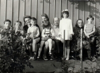 Josef Cahel s rodinou, 1975