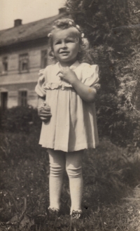 Zdena Bartoníková (Končická) cca v roce 1953