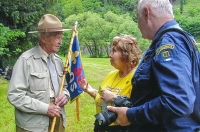 Jindřich Matoušek (vlevo) na výpravě na Pitínské louce Suneční zátoka