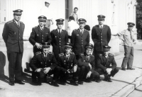 Vítězslav Nohel (první řada druhý zleva), přeškolení pilotů na letouny MIG 23, výcvikové středisko SSSR Kazachstán, druhá polovina 70. let